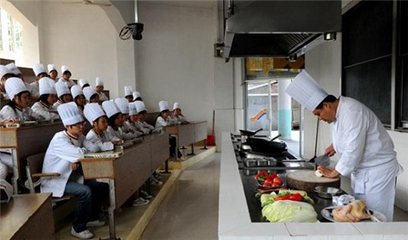成都五月花烹飪學校 揭秘廚師專業(yè)核心課程與品牌管理之道